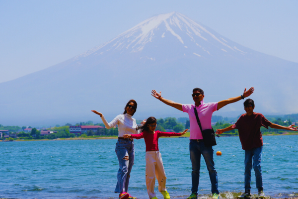 Indian family posing with Mt. Fuji in the background at the north shore of Lake Kawaguchiko during a photo tour.